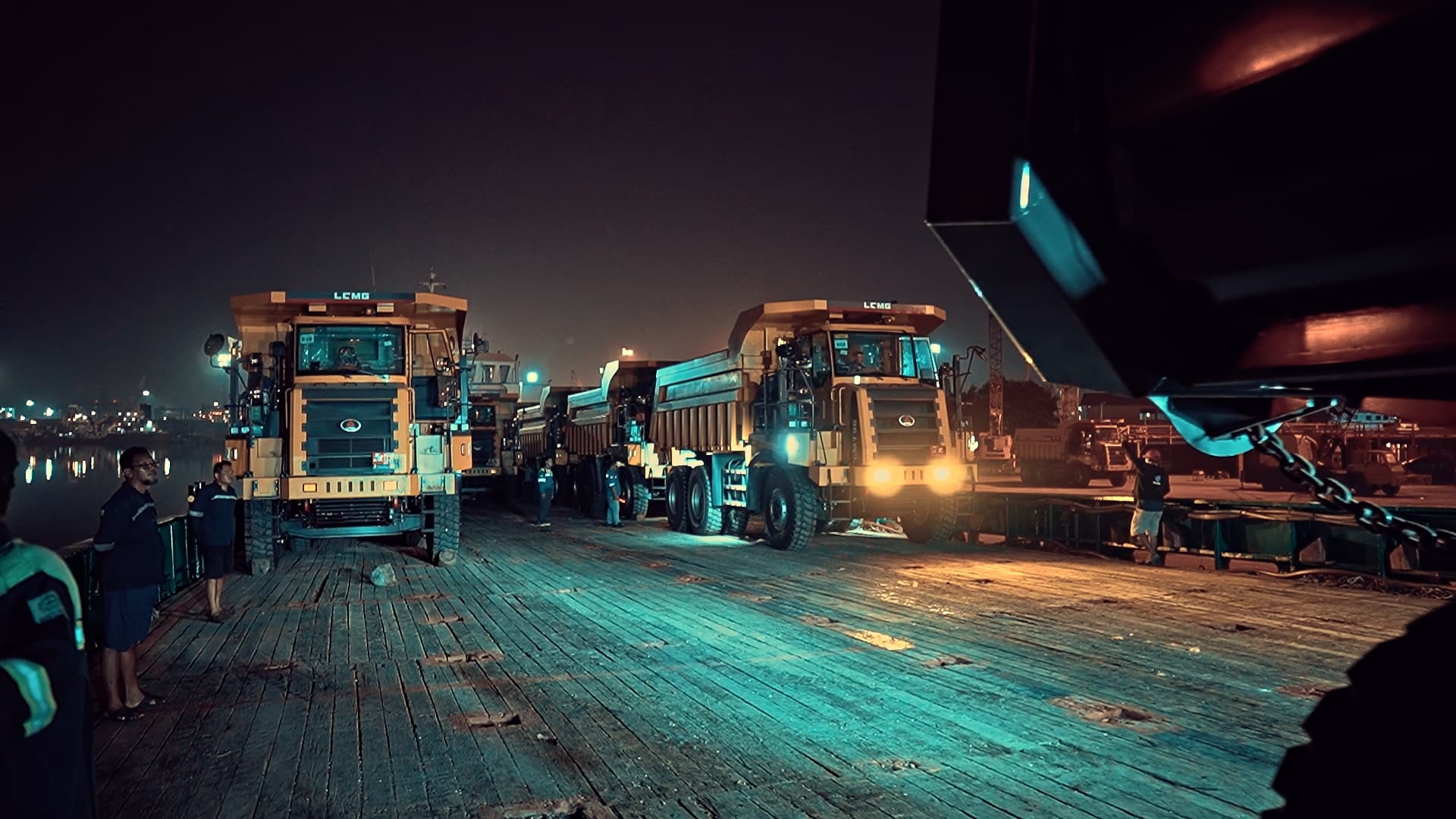 Dokumentasi operasional Pengiriman 13 Unit LCMG CMT106: Inggom - JLB Logistics